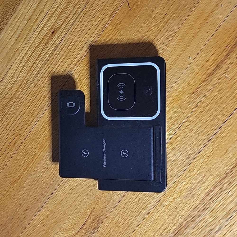 Triple option charger, black